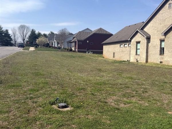 335 Traditions Boulevard , Bowling Green, KY 42103