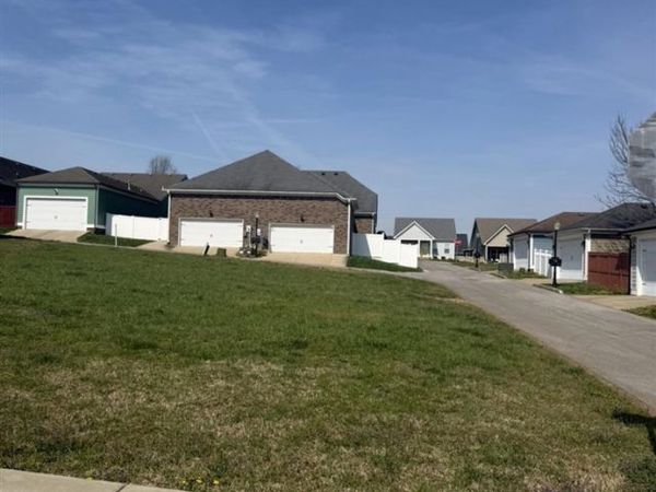 635 Continental Drive , Bowling Green, KY 42103