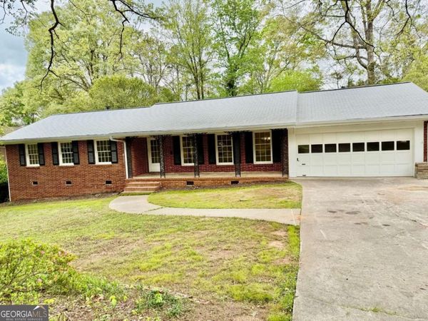 527 Rimrock Trail, Stone Mountain, GA 30083