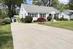 1917 Mchardy Street photo 4