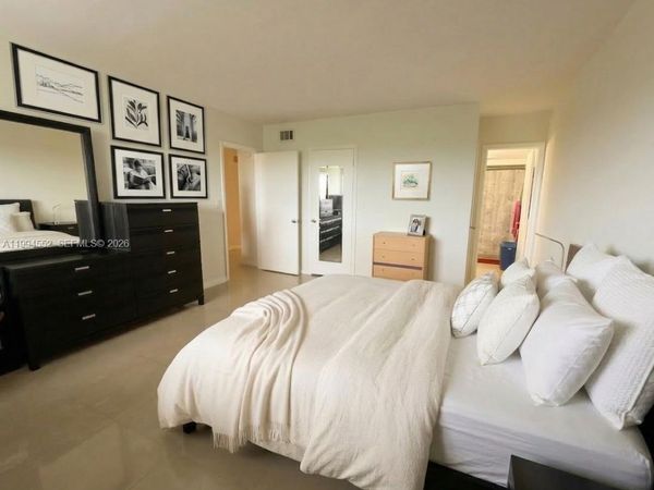 1881 Middle River Dr , Unit 704, Fort Lauderdale, FL 33305