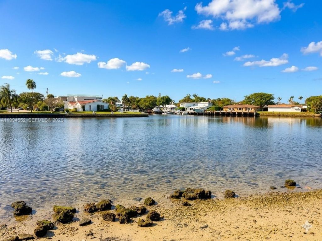 1881 Middle River Dr , Unit 704, Fort Lauderdale, FL 33305 Photo