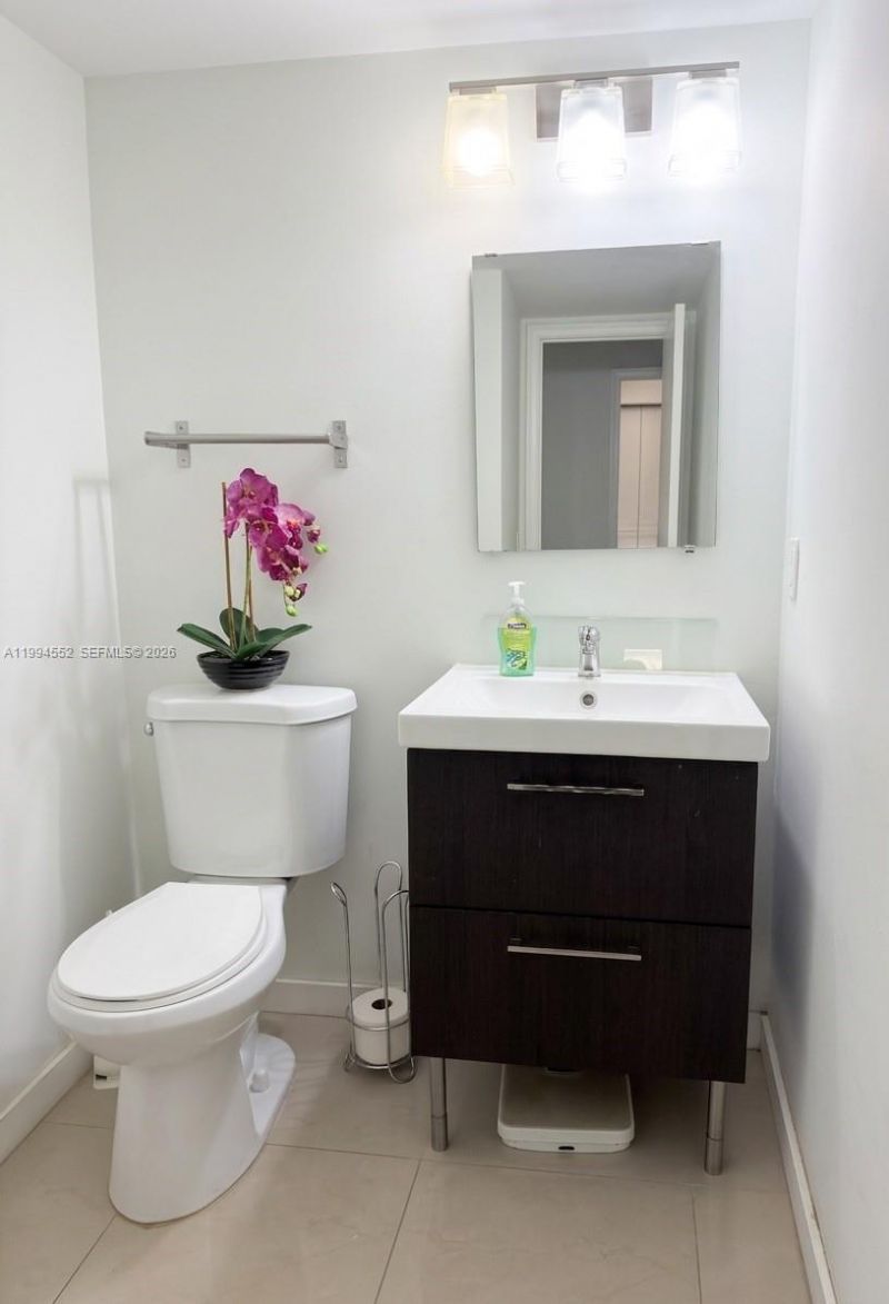 1881 Middle River Dr , Unit 704, Fort Lauderdale, FL 33305 Photo