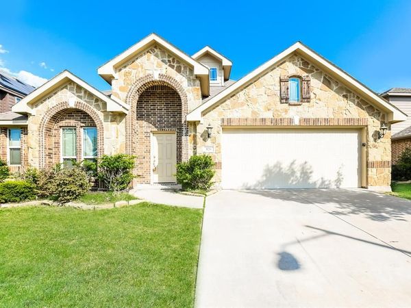 826 Graham Drive, Burleson, TX 76028