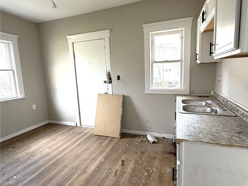 10712 Grantwood Avenue, Cleveland, OH 44108 Photo 5