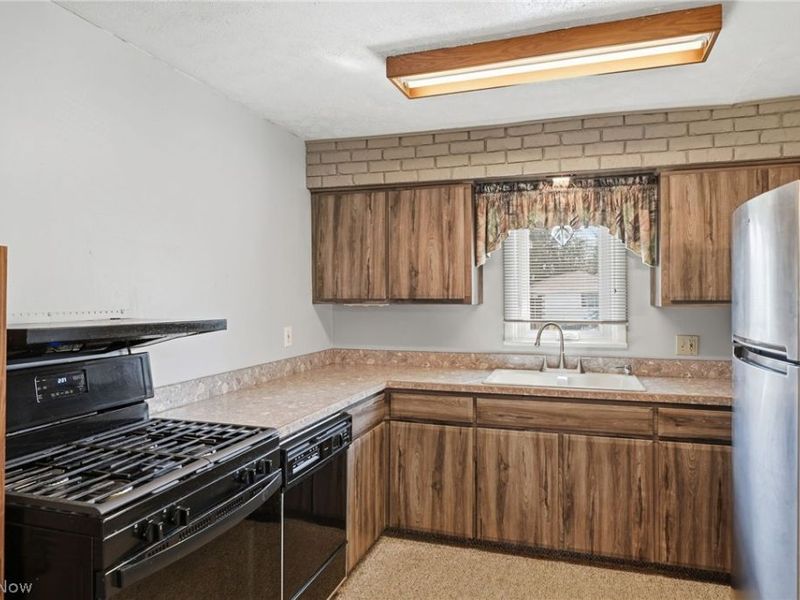 2860 Hudson Drive, Cuyahoga Falls, OH 44221 Photo 6