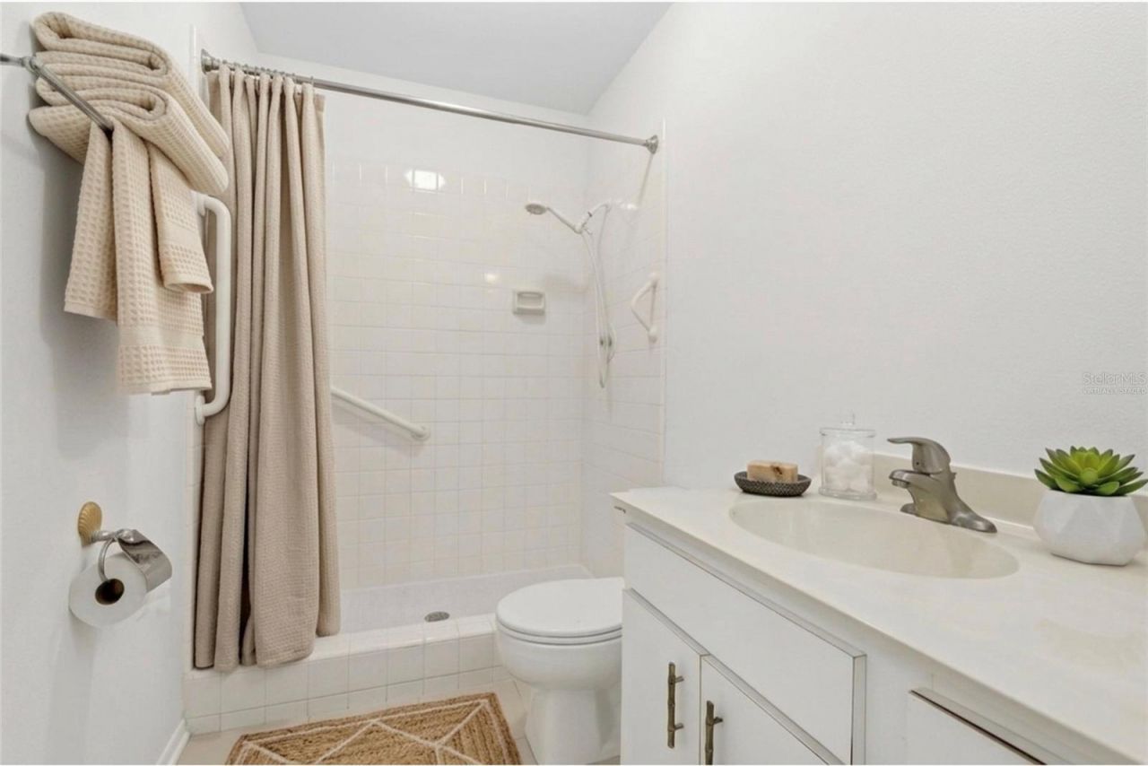 211 Lakewood Drive, Unit 211, Bradenton, FL 34210 Photo