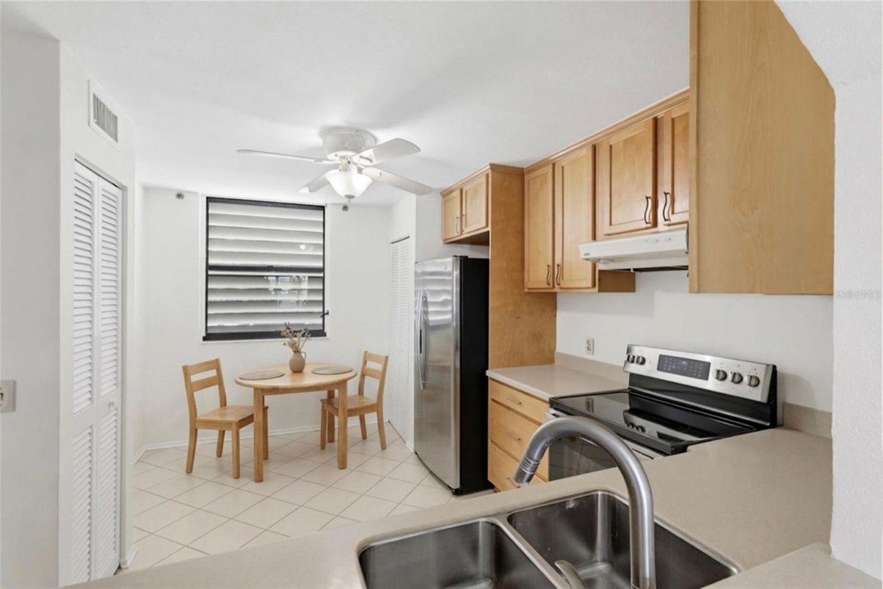 211 Lakewood Drive, Unit 211, Bradenton, FL 34210 Photo