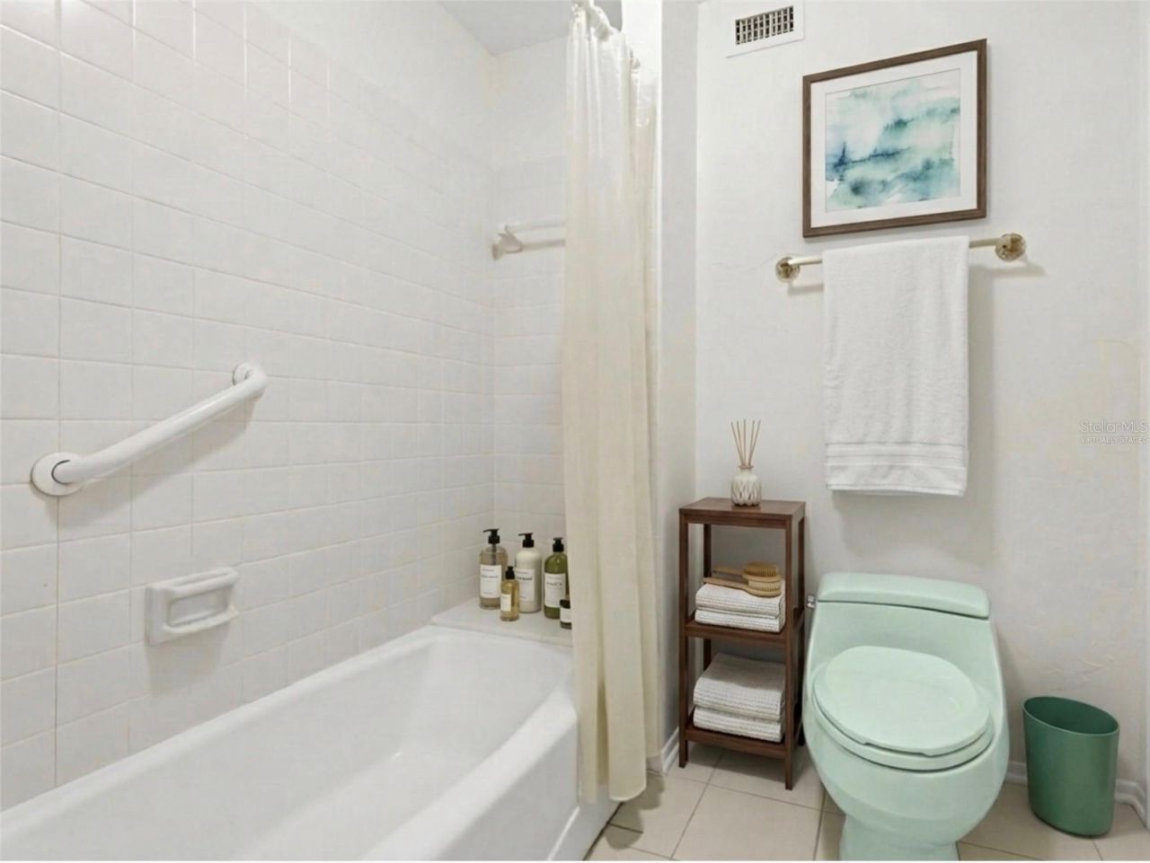 211 Lakewood Drive, Unit 211, Bradenton, FL 34210 Photo