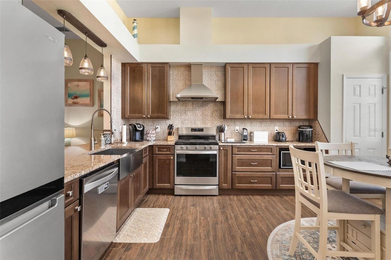 6071 Sailboat Avenue, Tavares, FL 32778 Photo