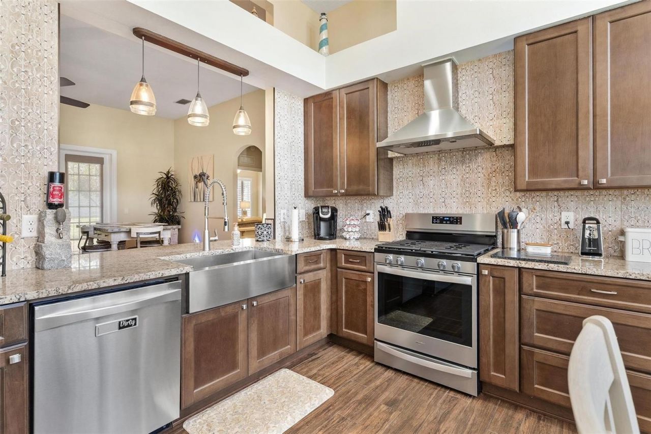 6071 Sailboat Avenue, Tavares, FL 32778 Photo