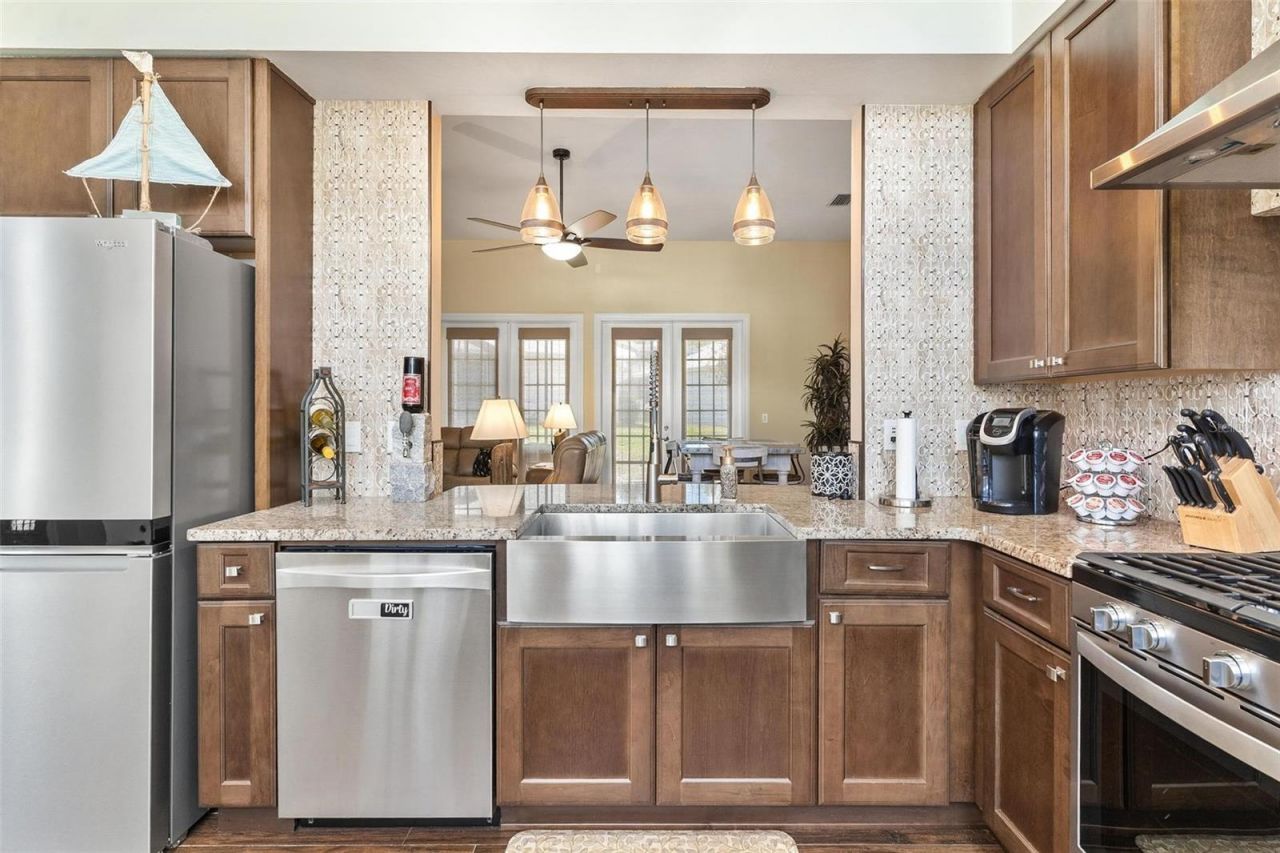 6071 Sailboat Avenue, Tavares, FL 32778 Photo