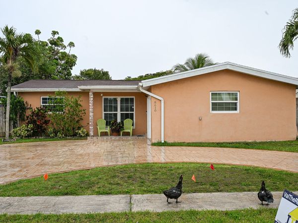8610 NW 27th Place, Sunrise, FL 33322
