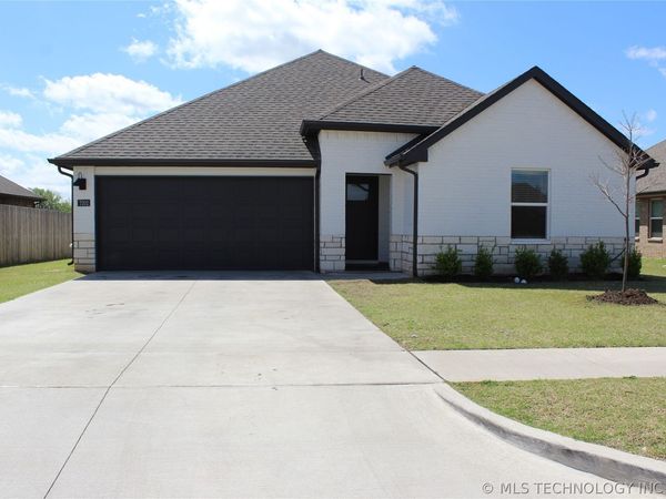 7202 E 155th Place S, Bixby, OK 74008