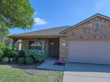 437 Sandy Creek Drive, Fort Worth, TX 76131