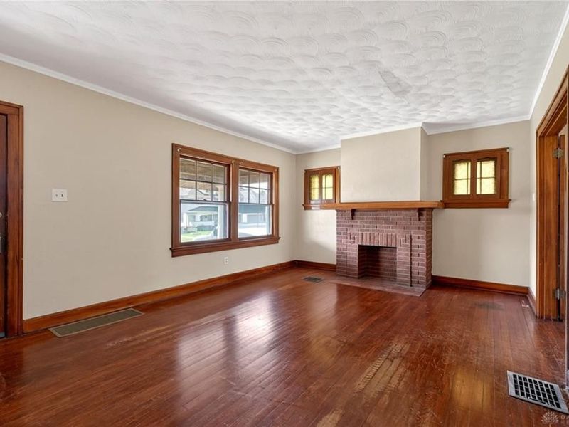 125 E Siebenthaler Avenue, Dayton, OH 45405 Photo 4