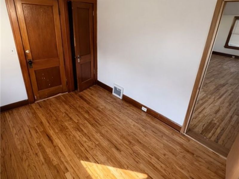 16224 Huntmere Avenue, Cleveland, OH 44110 Photo 4