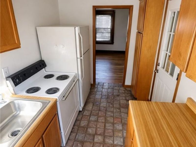 16224 Huntmere Avenue, Cleveland, OH 44110 Photo 5