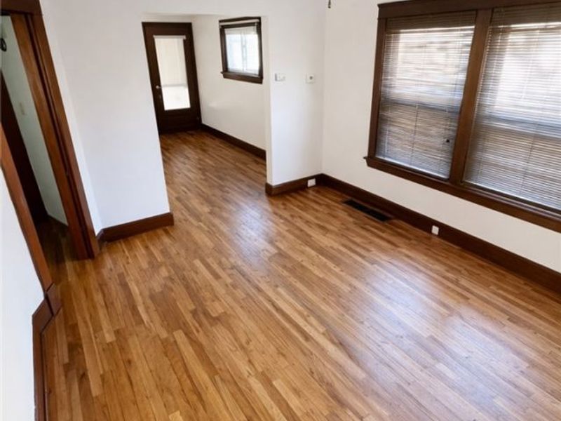 16224 Huntmere Avenue, Cleveland, OH 44110 Photo 8