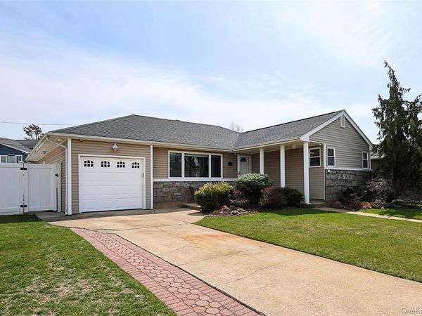 921 Ilse Court , North Bellmore, NY 11710