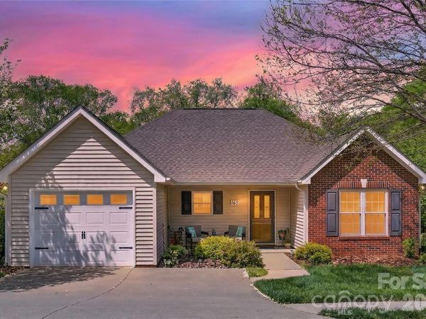 160 Oak Village Parkway, Mooresville, NC 28117