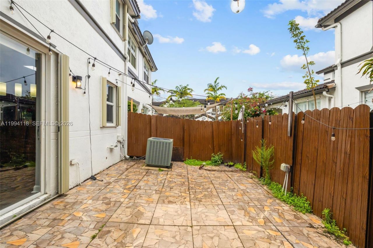 11507 NW 77th St , Doral, FL 33178 Photo