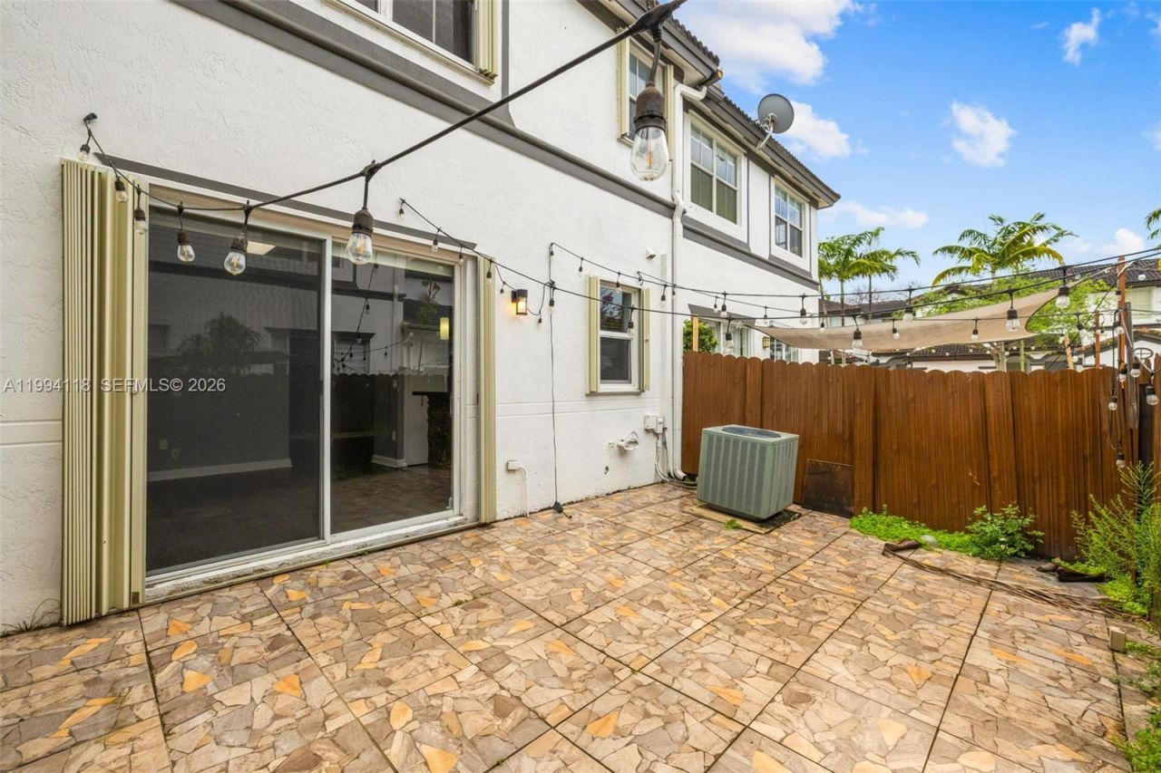 11507 NW 77th St , Doral, FL 33178 Photo