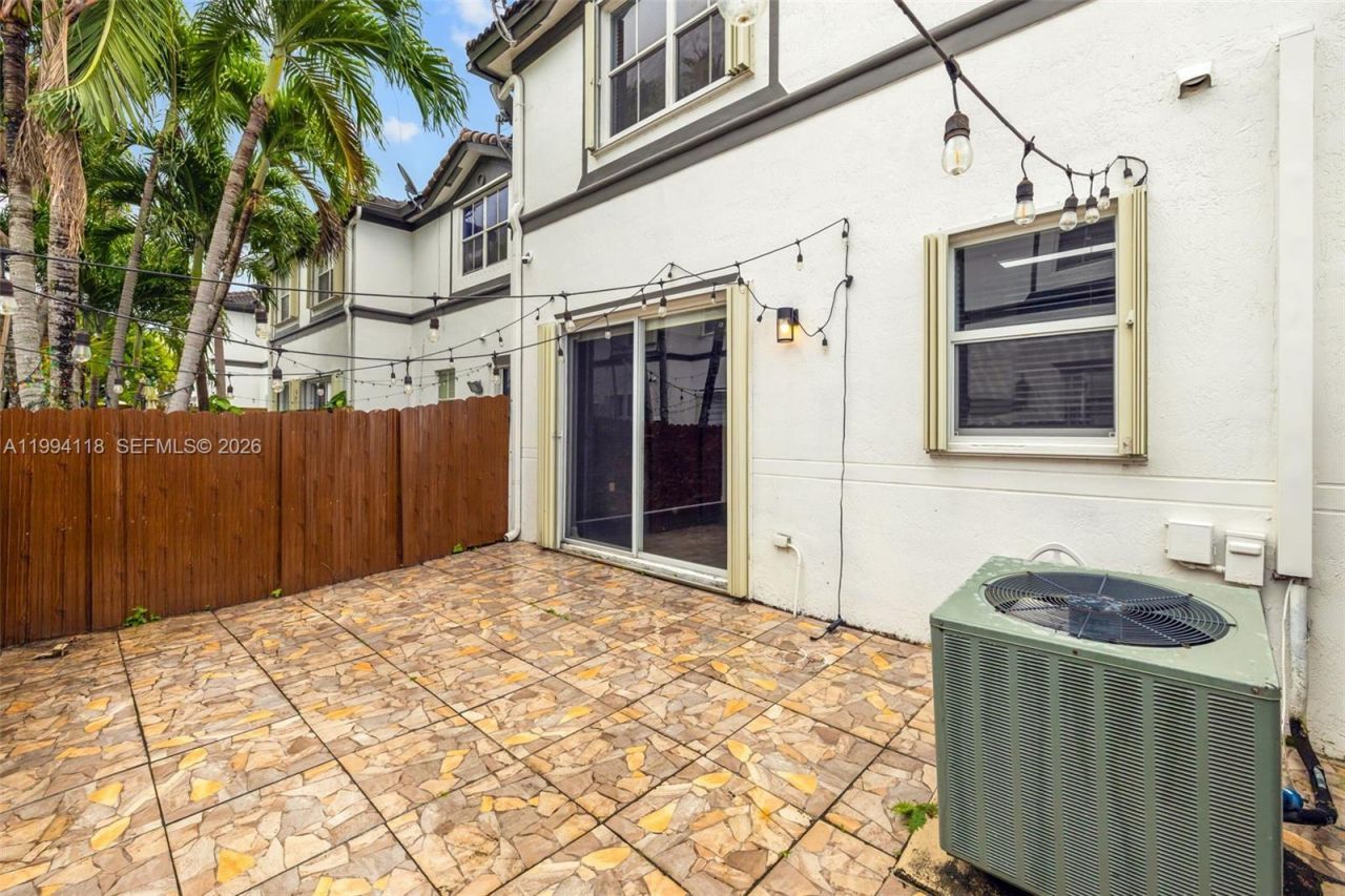 11507 NW 77th St , Doral, FL 33178 Photo