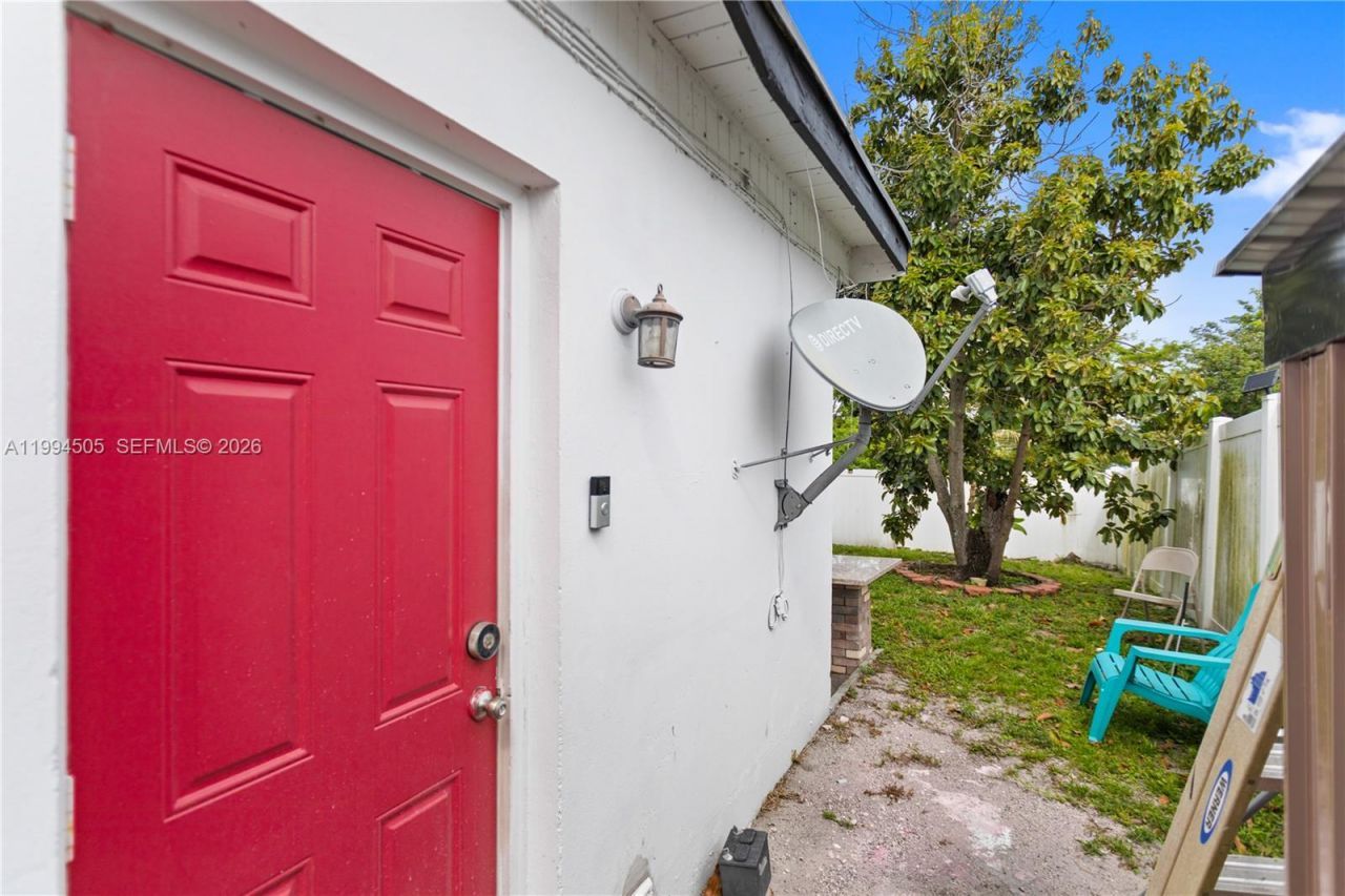 1000 NW 23rd Ter, Pompano Beach, FL 33069 Photo