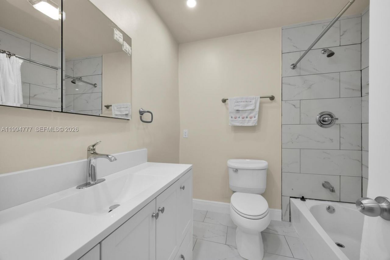 11403 SW 81st Rd, Unit -, Pinecrest, FL 33156 Photo