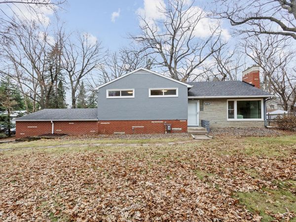 735 Warner Avenue N, Mahtomedi, MN 55115