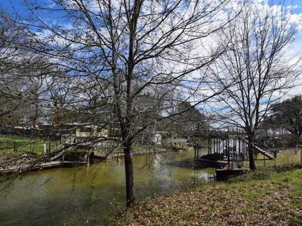 101 Camino Robles Street, Gun Barrel City, TX 75156