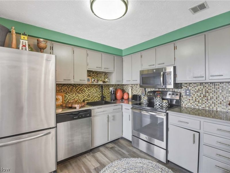 10301 Lake Avenue, Unit 807, Lakewood, OH 44102 Photo 16