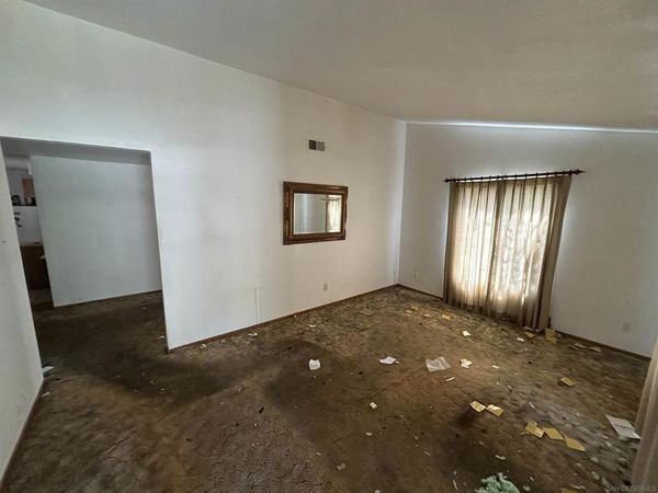 3164 Carr Dr , Oceanside, CA 92056