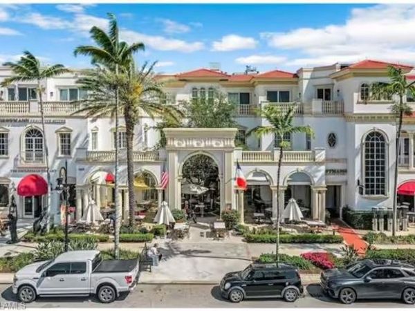 365 5th AVE S, Unit 307, NAPLES, FL 34102