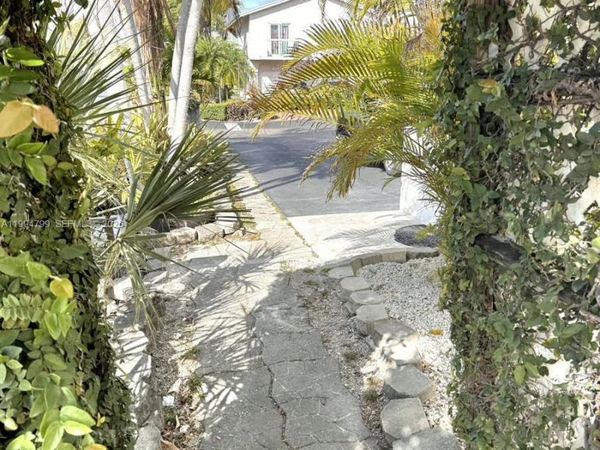 11517 SW 34th Ln , Miami, FL 33165