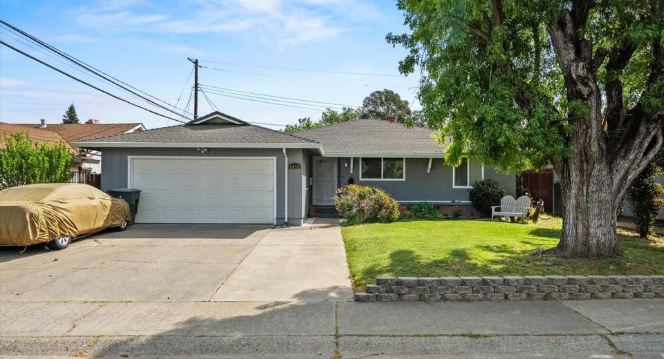 4921 Mcglashan St, Sacramento, CA 95820 Photo