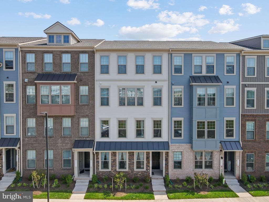 819 A Ambrose Lane, Manassas, VA 20111 Main Photo