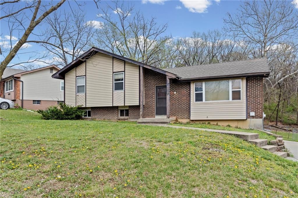 4819 N Revere Street, Kansas City, MO 64151 Main Photo
