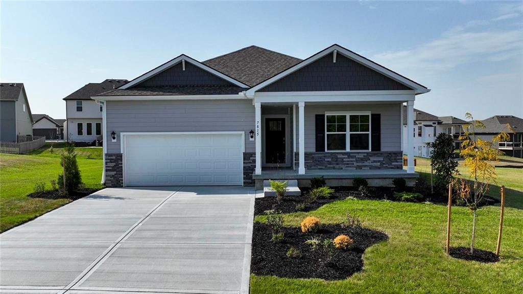 206 Lake Meadows Drive, Smithville, MO 64089 Main Photo