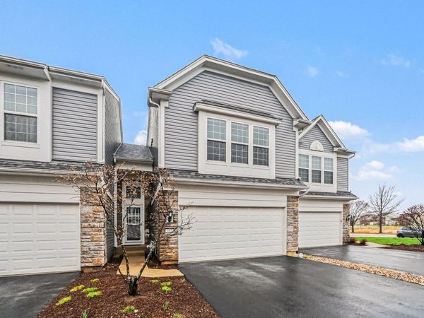 102 Devoe Drive , Unit 102, Oswego, IL 60543