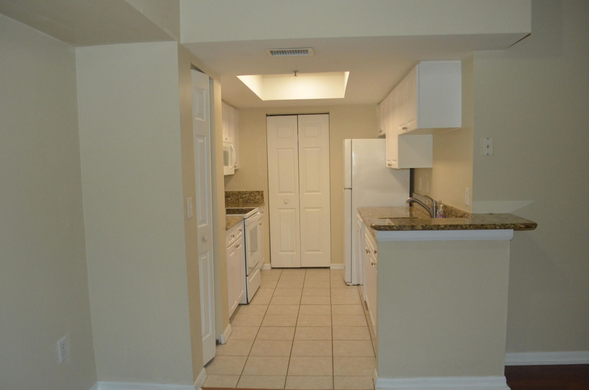 900 S Crestwood Ct Court S, Unit 908, Royal Palm Beach, FL 33411 Photo