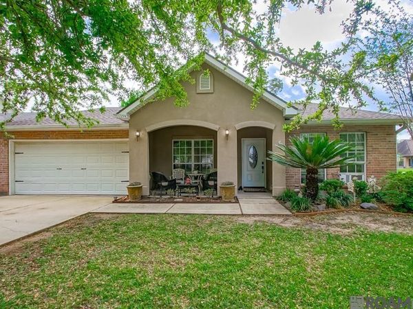 17294 W Autumn Dr, Prairieville, LA 70769