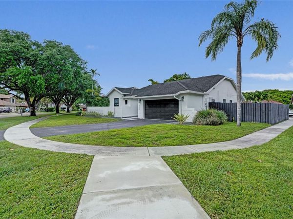 5790 SW 88th Ave, Cooper City, FL 33328
