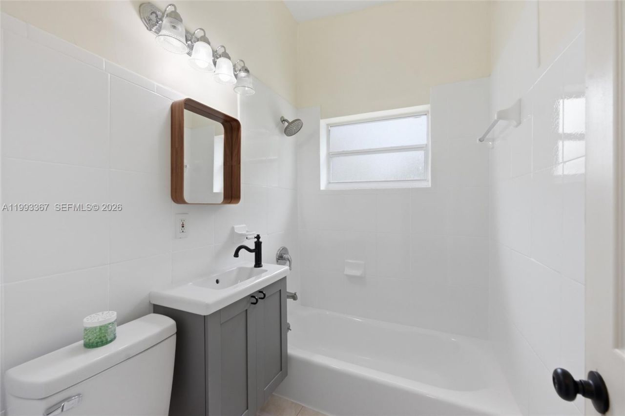 1620 NE 160th St , Unit 1620, North Miami Beach, FL 33162 Photo