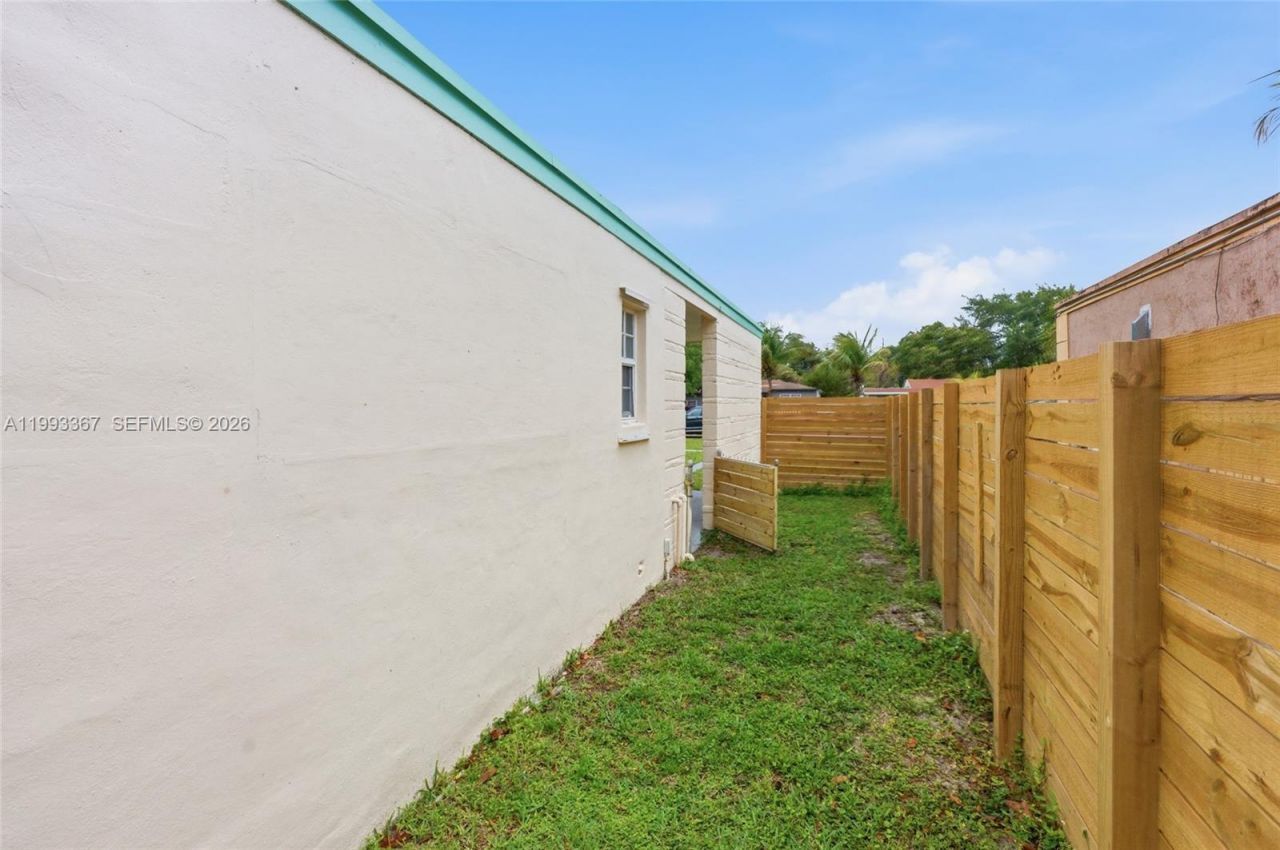 1620 NE 160th St , Unit 1620, North Miami Beach, FL 33162 Photo