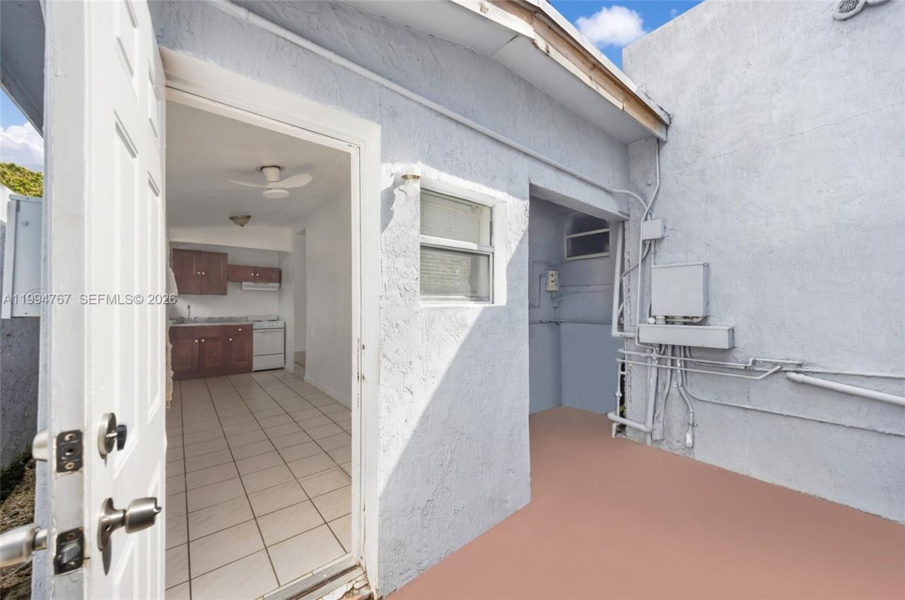 330 NW 25th Ave , Miami, FL 33125 Photo