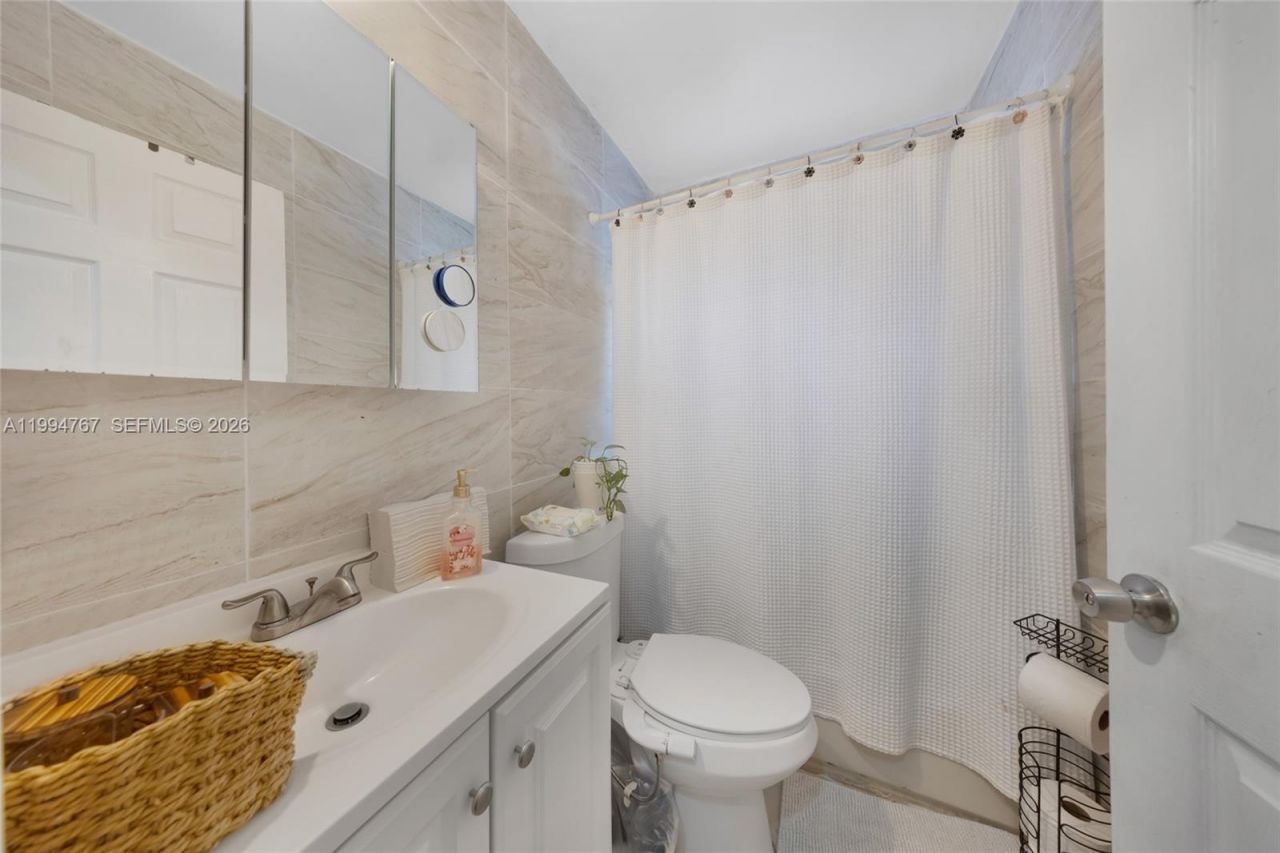 330 NW 25th Ave , Miami, FL 33125 Photo