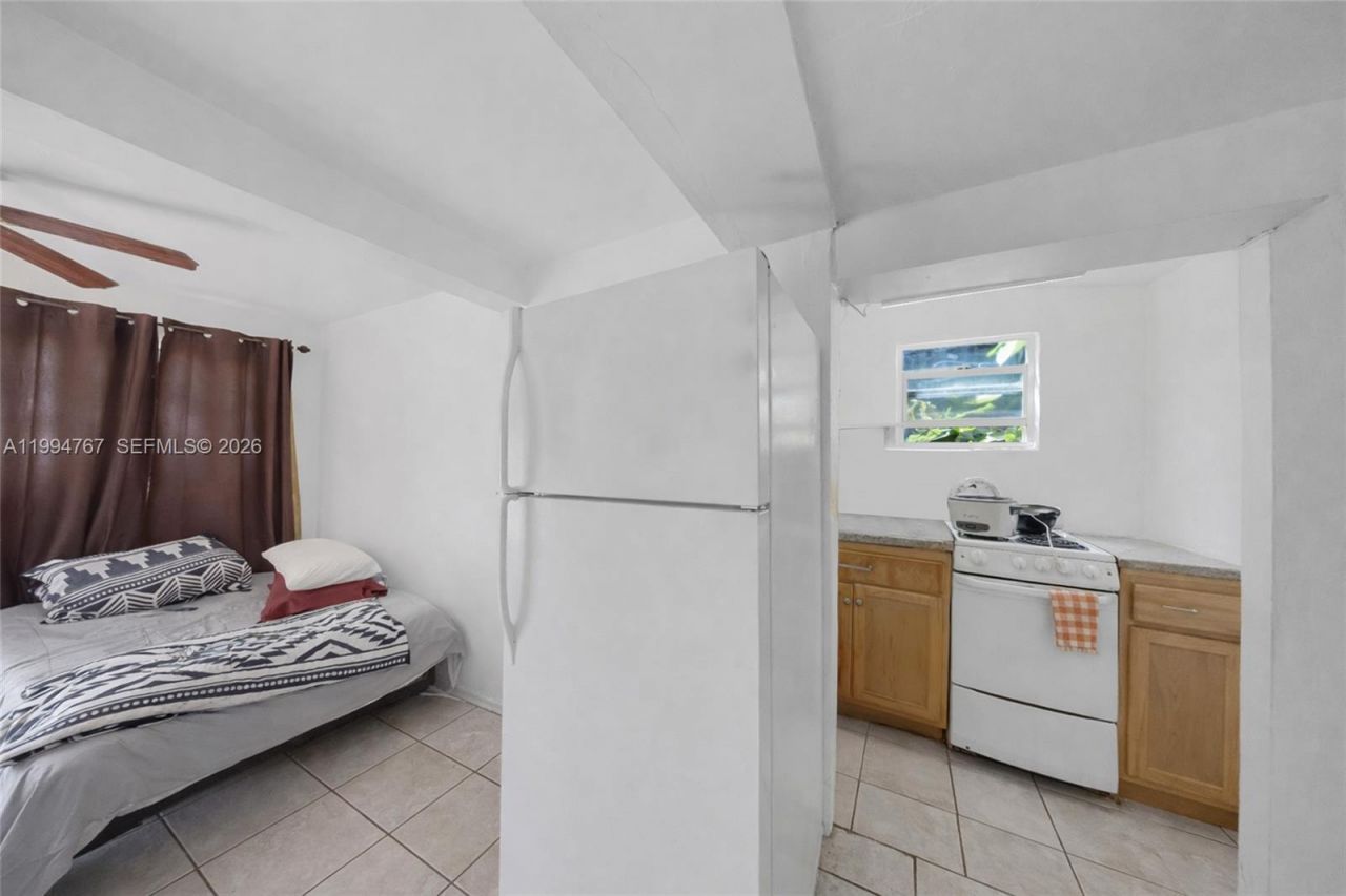 330 NW 25th Ave , Miami, FL 33125 Photo