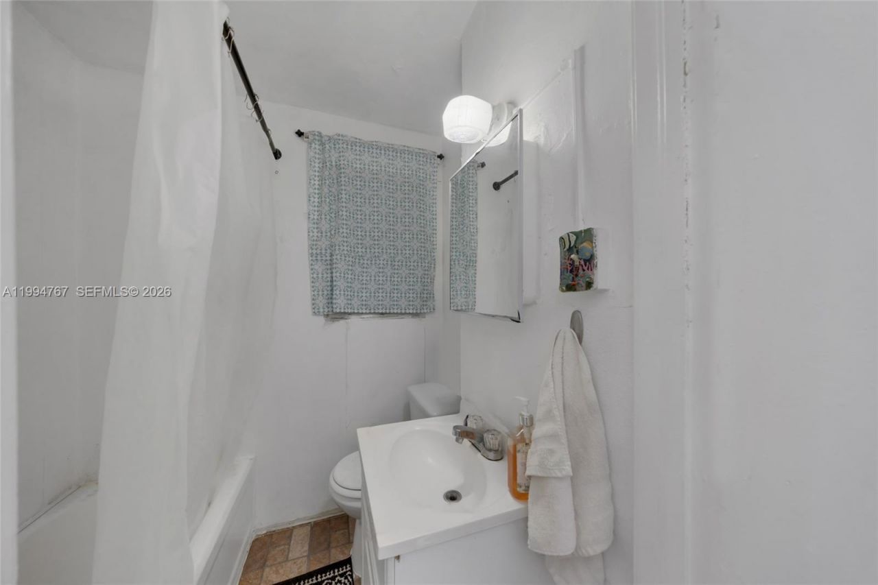 330 NW 25th Ave , Miami, FL 33125 Photo